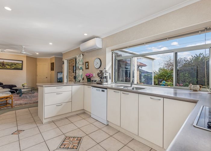  at 7 Highfields Terrace, Henderson, Auckland