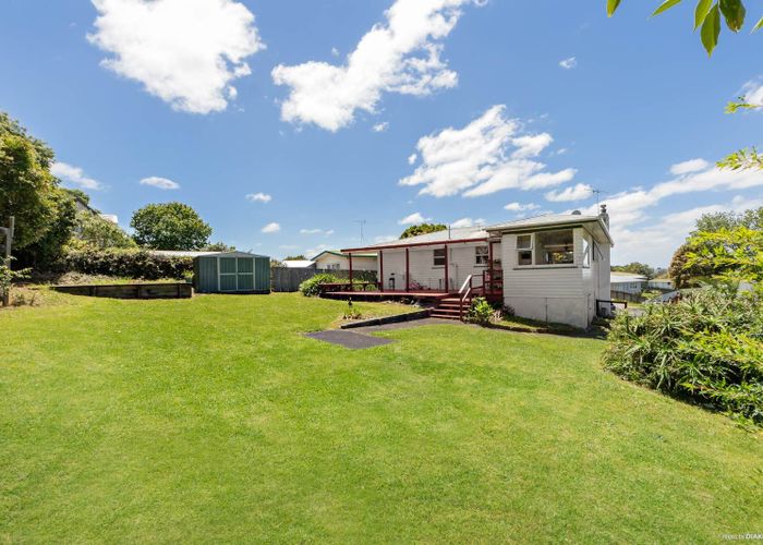  at 13 Tracey Terrace, Te Atatu South, Waitakere City, Auckland