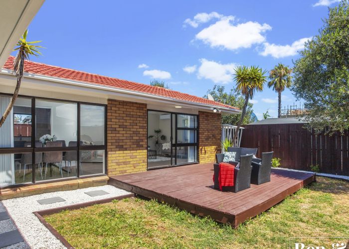  at 2/34 Dale Crescent, Pakuranga, Auckland