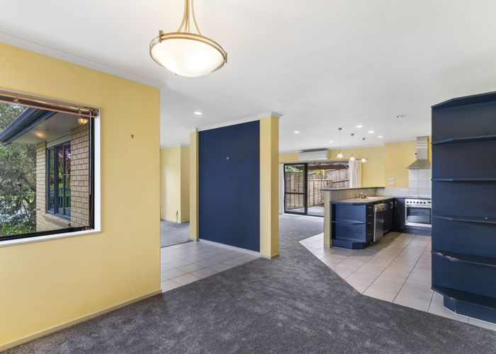  at 22 Peninsula Road, Mangere, Auckland