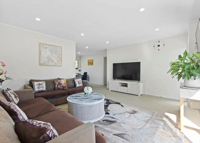  at 2/30 Kindergarten Drive, Conifer Grove, Papakura, Auckland