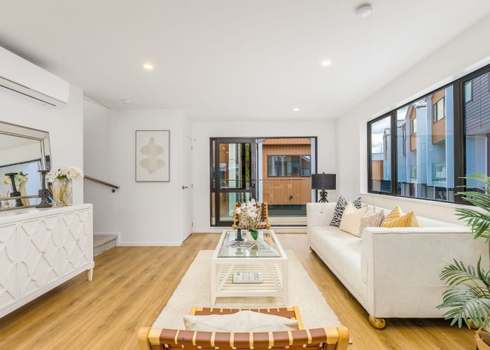  at 10/6 Woodhouse Place, West Harbour, Waitakere City, Auckland