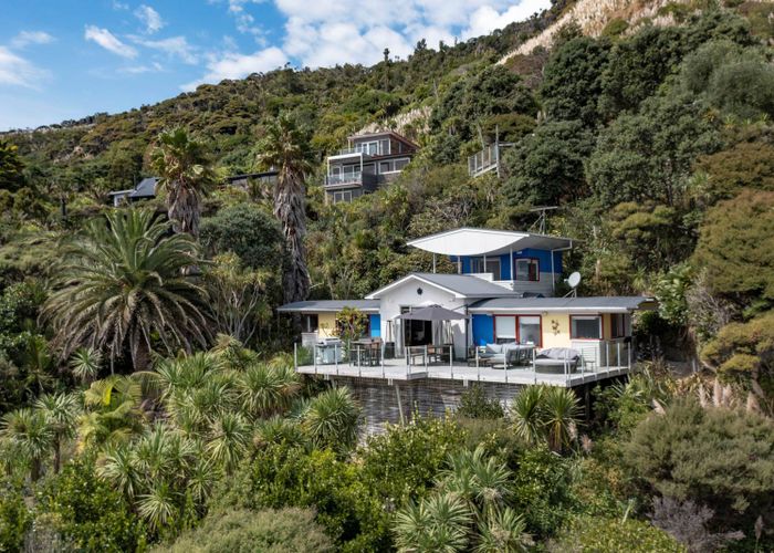  at 35 Piha Road, New Lynn