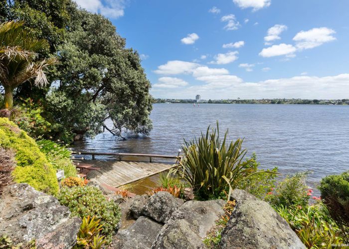  at 2/248 Hurstmere Road, Takapuna, Auckland