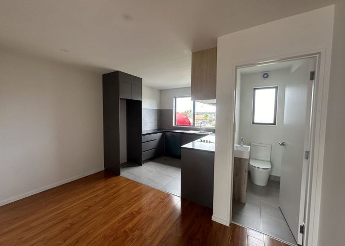  at 16 Red Arches Road, Henderson, Auckland