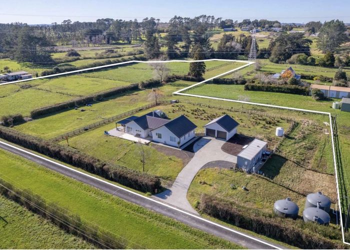  at 32 Brookvale Lane, Taupaki, Henderson