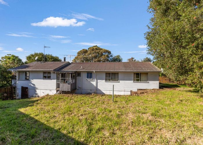  at 9 Tahu Crescent, Sunnynook, North Shore City, Auckland