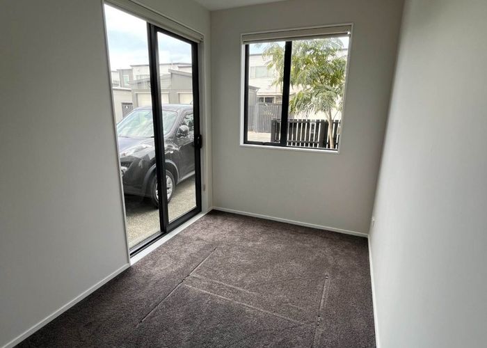  at 32 Skua Road, Hobsonville, Auckland