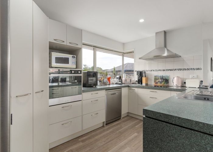  at 27 Carradale Avenue, Broomfield, Christchurch