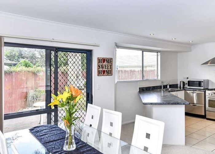  at 2 Brentford Place, Manurewa, Manukau City, Auckland