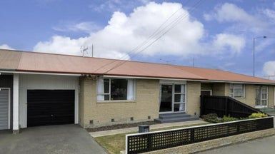  at 2/2 Tuckers Road, Redwood, Christchurch