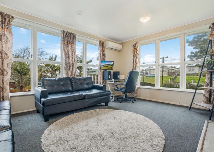  at 5 Farnborough Crescent, Mangere, Auckland