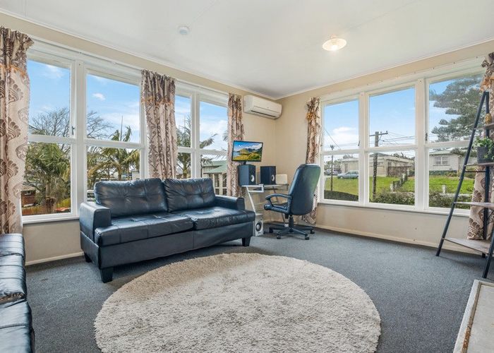  at 5 Farnborough Crescent, Mangere East, Manukau City, Auckland