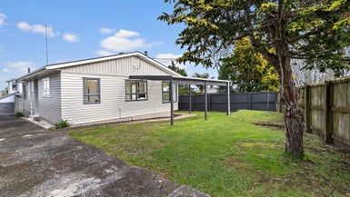  at 1/8 Valley View Road, Glenfield, Auckland