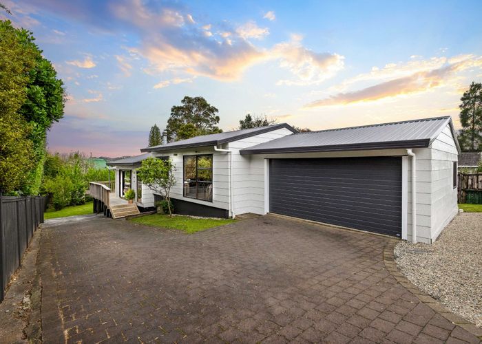  at 4 Macrocarpa Place, Ranui, Waitakere City, Auckland