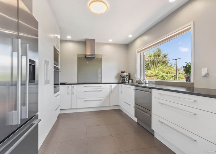  at 21 Highgrove Lane, Totara Vale, Auckland