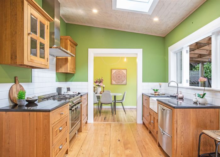  at 5 Airlie Road, Plimmerton, Porirua