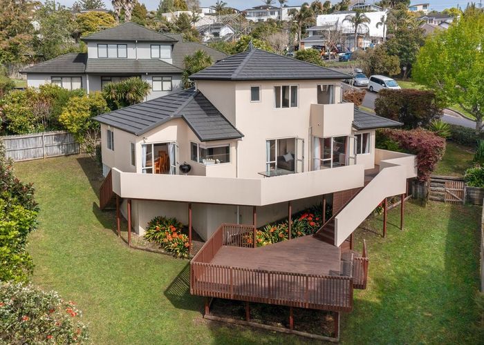  at 8 Greenleaf Way, Northcross, Auckland