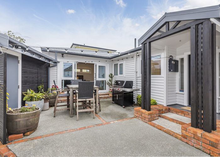  at 92 Kahu Road, Paremata, Porirua, Wellington