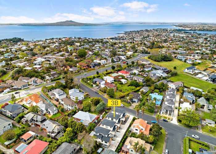  at 3B Kenmure Avenue, Forrest Hill, North Shore City, Auckland