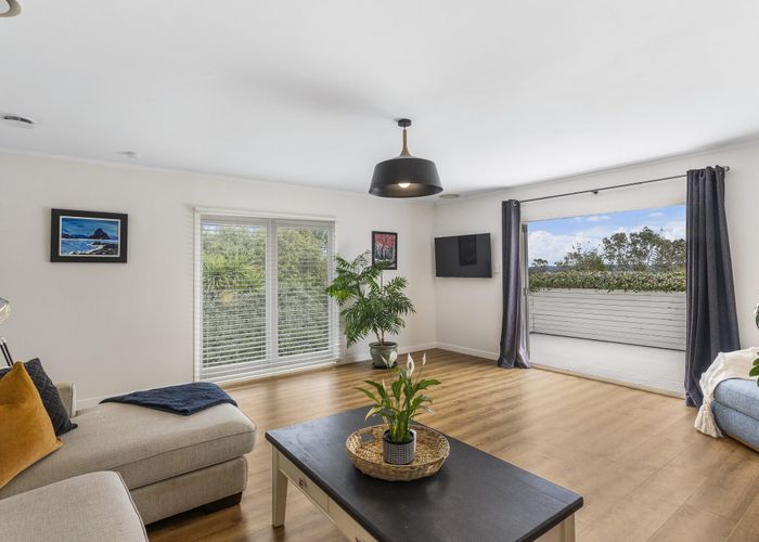  at 4 Dakota Avenue, Beach Haven, Auckland