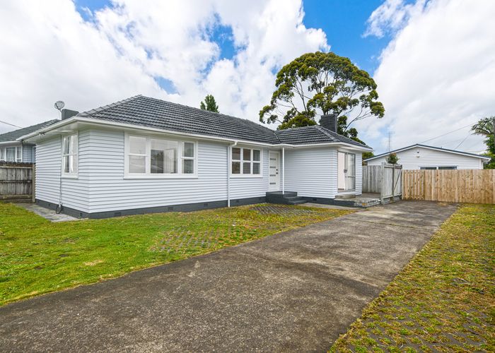  at 11 Ingleby Place, Kelston, Auckland