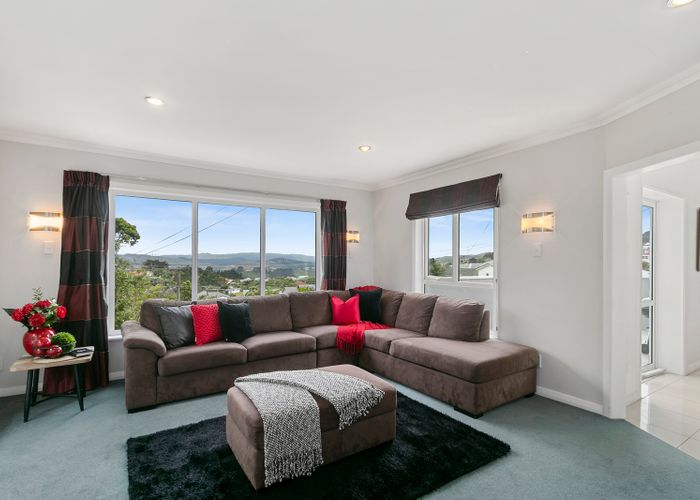 Free property data for 23 Kinapori Terrace, Newlands, Wellington