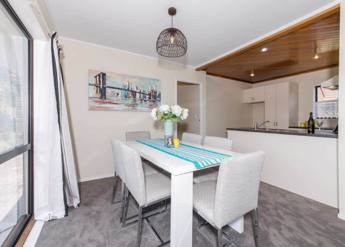  at 2/132 Taylor Street, Blockhouse Bay, Auckland