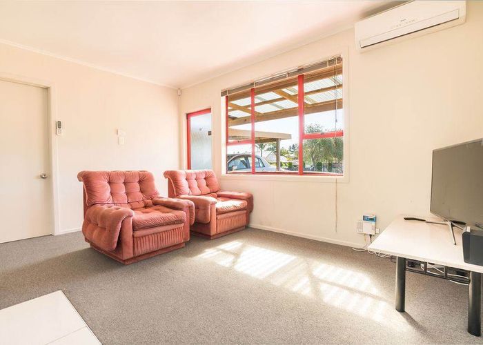  at 2/52 Hillside Road, Papatoetoe, Auckland