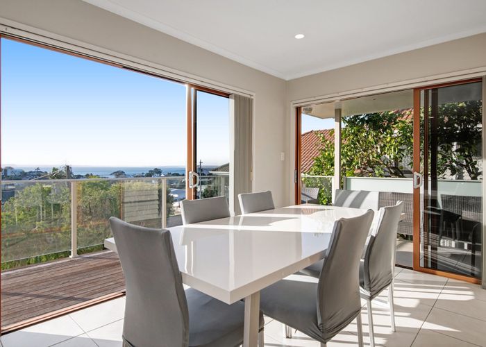  at 33 Surf Road, Stanmore Bay, Whangaparaoa