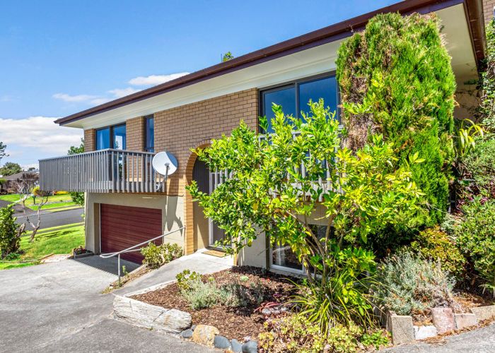  at 1/131 Stapleford Crescent, Browns Bay, Auckland