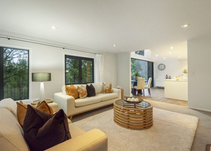  at 6 Hobson Heights Road, Lucas Heights, Auckland