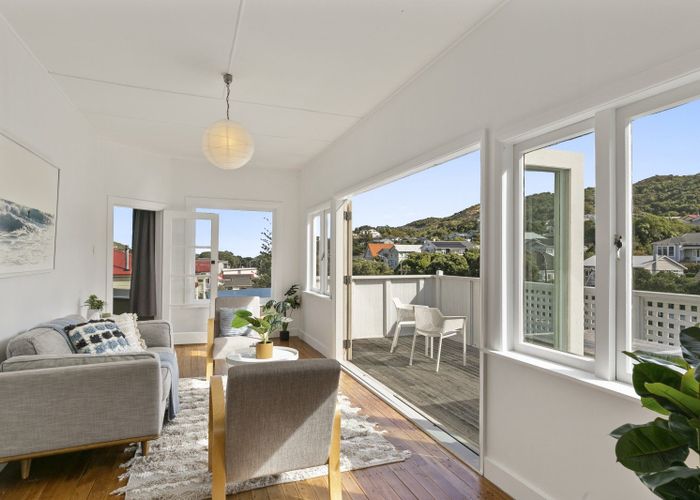  at 21 The Parade, Island Bay, Wellington