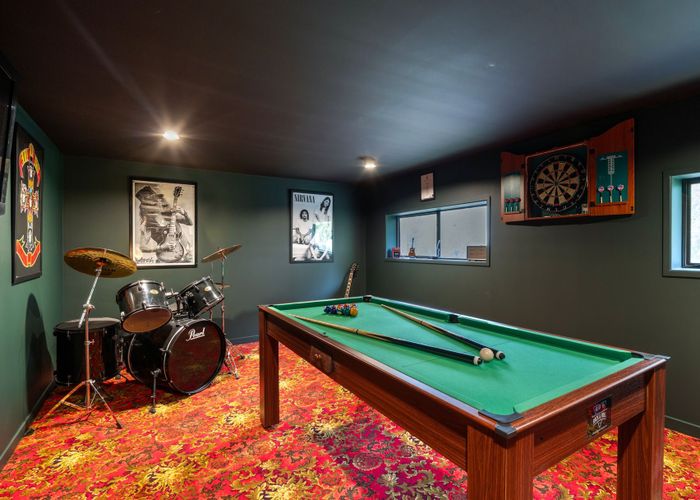  at 9 Guernsey place, Fitzherbert, Palmerston North, Manawatu / Whanganui