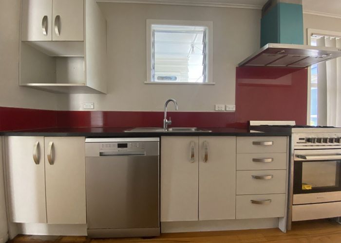  at 5 Segedin Place, Glenfield, North Shore City, Auckland