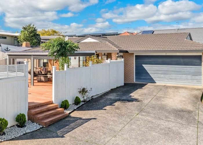  at 3/11 Roanoke Way, Albany, Auckland