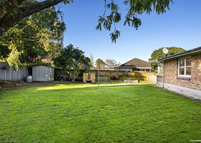  at 8 Kelvin Place, Hamilton East, Hamilton
