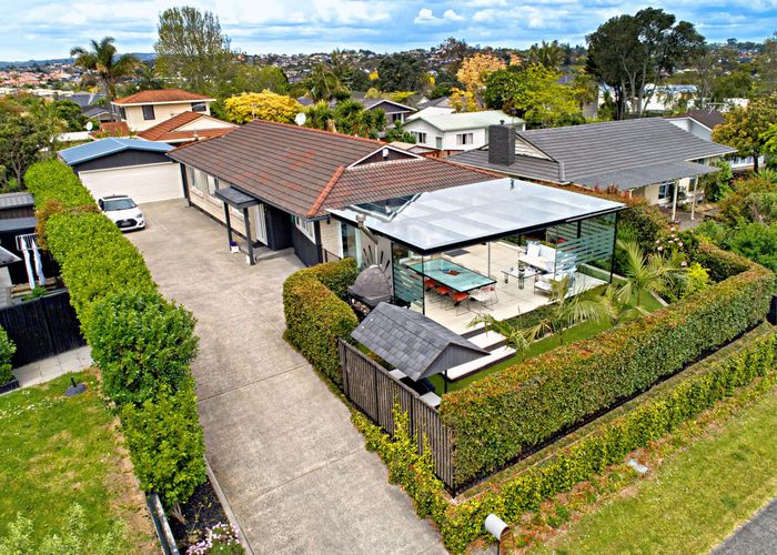  at 14 Booralee Avenue, Botany Downs, Auckland