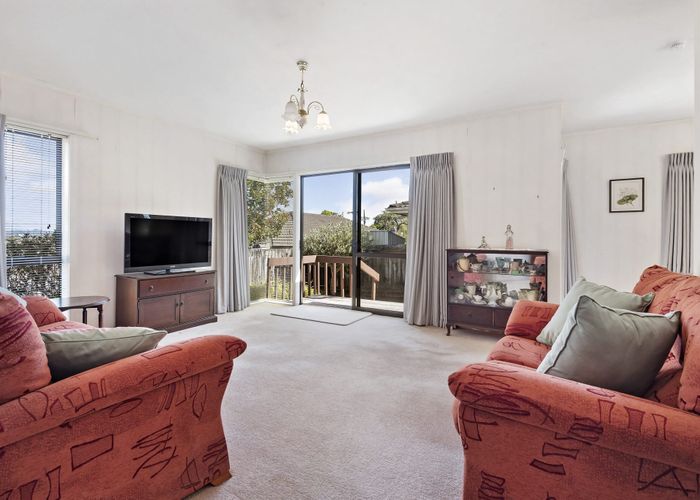  at 2/10 Bolton Street, Blockhouse Bay, Auckland City, Auckland