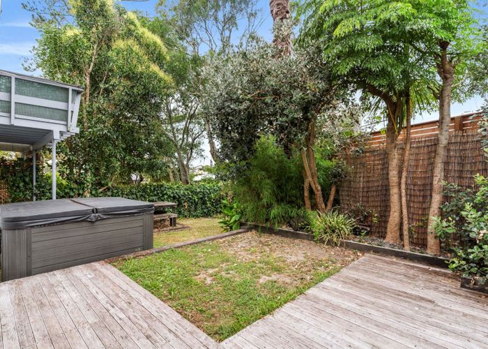  at 4/162 Onewa Road, Northcote, Auckland