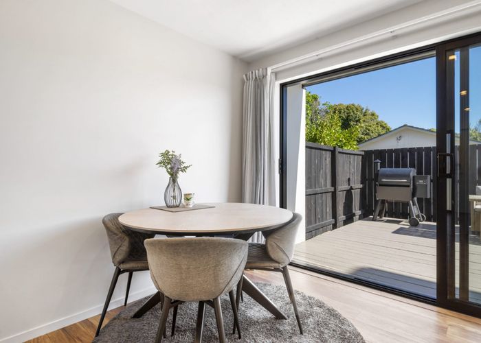  at 2/36 Kaipatiki Road, Glenfield, North Shore City, Auckland