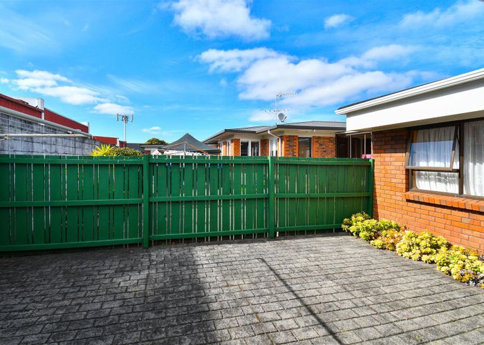  at 2/14 Puhinui Road, Papatoetoe, Auckland