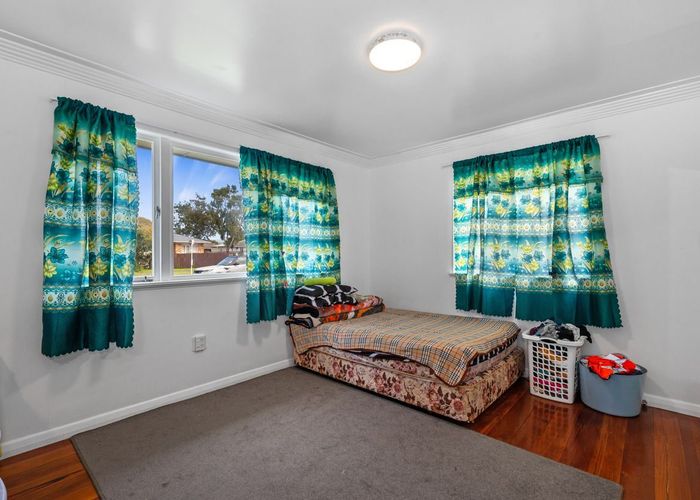  at 126 Universal Drive, Henderson, Waitakere City, Auckland