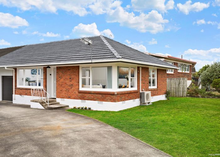  at 2/2 Dowling Place, Pakuranga, Auckland