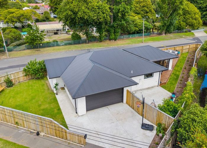  at 52 Whitfield Street, Sumner, Christchurch City, Canterbury