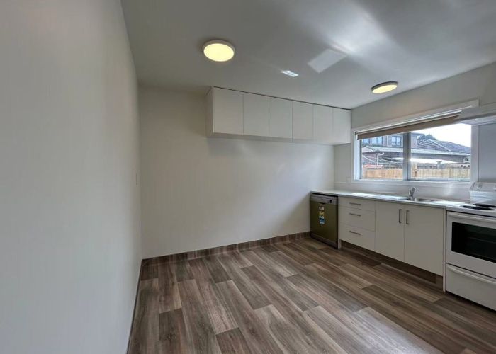  at 2/12A Lunn Avenue, Mount Wellington, Auckland City, Auckland