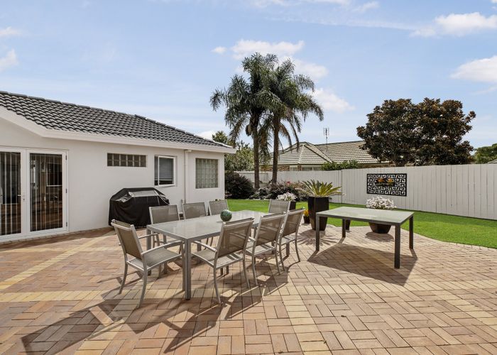  at 8 Glenross Drive, Wattle Downs, Auckland