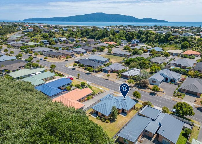  at 104 Weggery Drive, Waikanae Beach, Waikanae