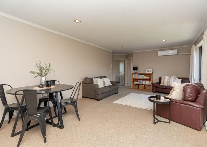  at 25 Thomas Road, Huntington, Hamilton