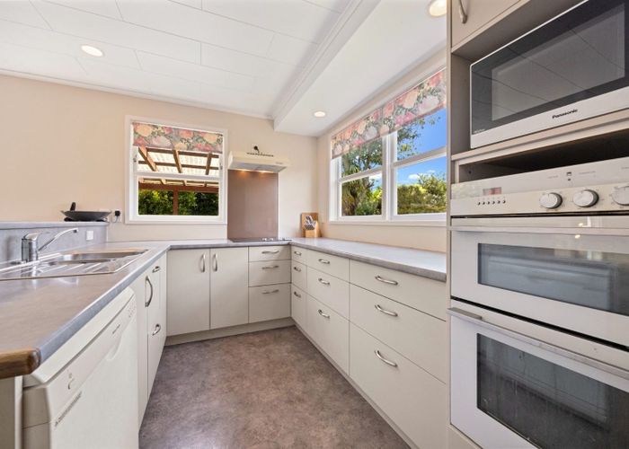  at 38 Chatsworth Crescent, Pakuranga Heights, Manukau City, Auckland